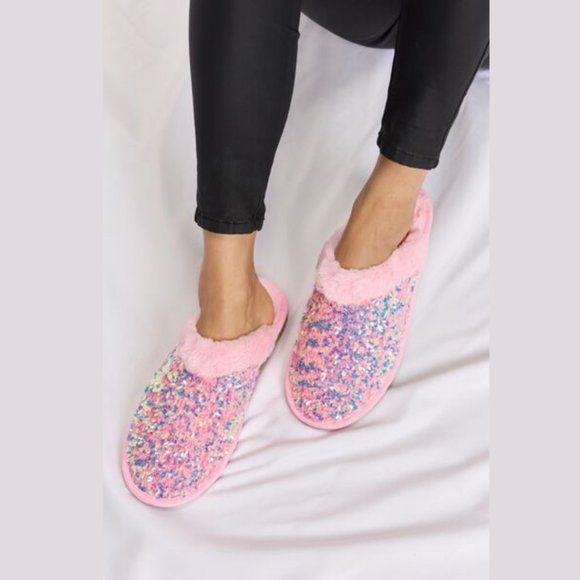 Shoes - New Pink Sequin Plush Round Toe Slippers